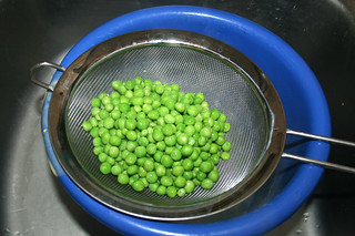 34 - Drain peas / Erbsen abtropfen lassen