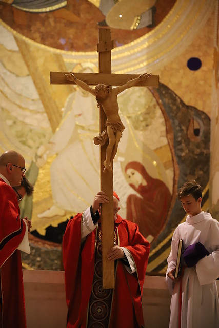 Liturgia Męki Pańskiej w Sanktuarium św. Jana Pawła II w Krakowie 15.04.2022 r.