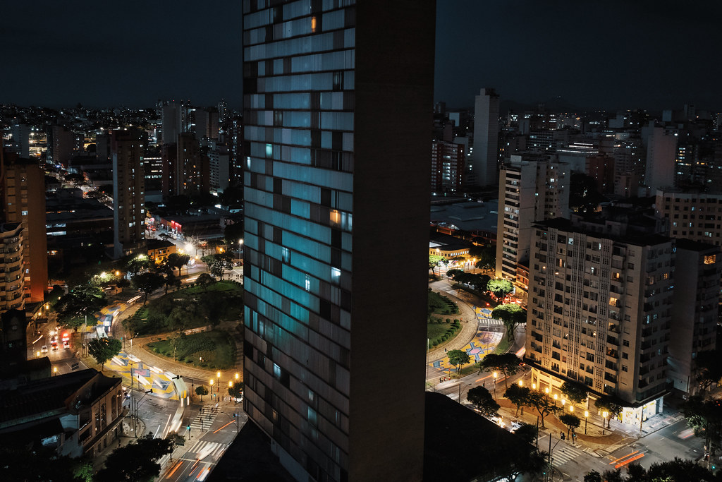 Edifício JK Bloco B e Praça Raul Soares em Belo Horizonte, MG