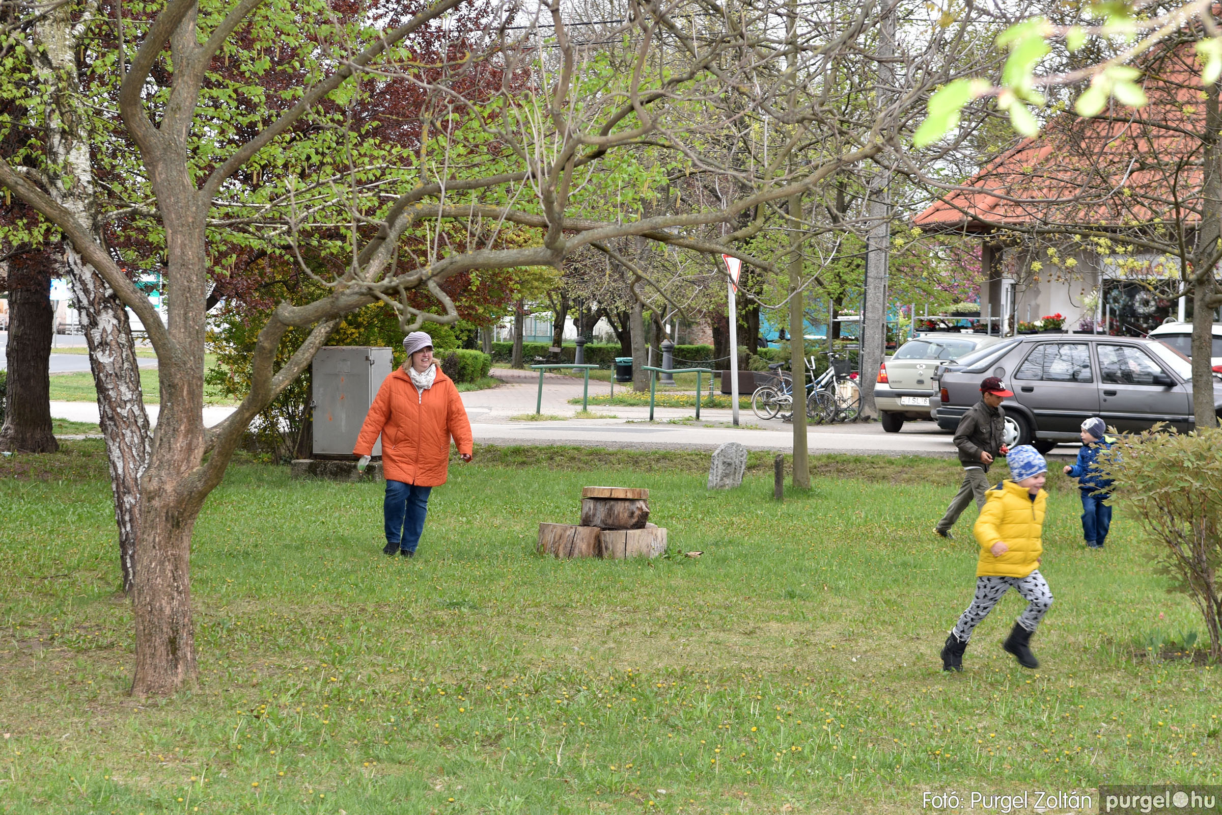 2022.04.16. 008 Húsvéti tojáskeresés a parkban - Fotó：PURGEL ZOLTÁN©.jpg