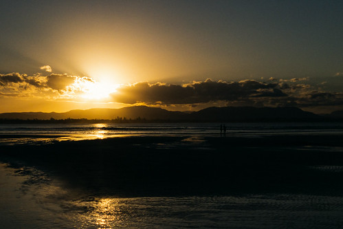 newsouthwales australia sunset byronbay lowtide sandbar silhouette iphonexsmax sunoverwater