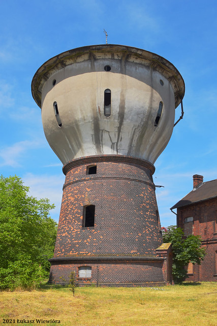 Kolejowa wieża ciśnień Września. | Railway water tower in Września.