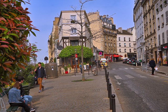 Paris - Montmartre / Rue  Lepic  / Le Basilic