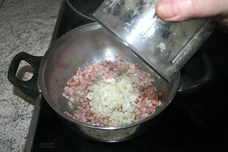 36 - Add onion / Zwiebel hinzufügen