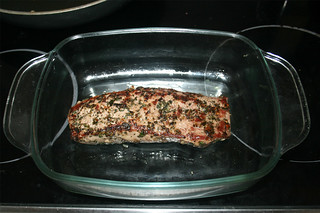 32 - Put lamb filet in small casserole / Lammlachs in kleine Auflaufform legen