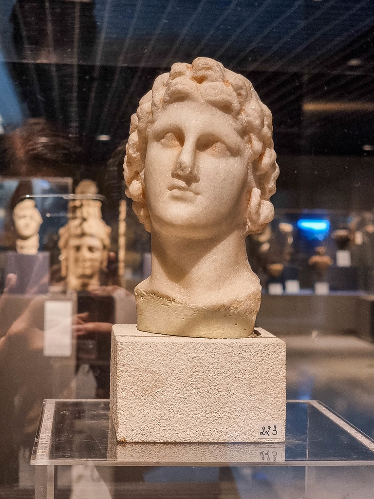 A statue depicting the head of Alexander the Great, made from marble.