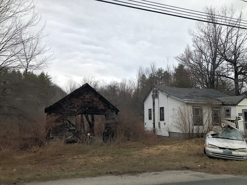 John Stark Hwy House & Barn, Kellyville, NH