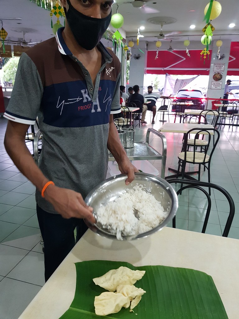 香蕉葉飯 Banana Leaf Rice rm$11 @ Restoran Sri Nirwana Maju USJ9