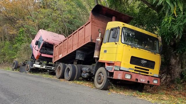 TD747 Foden 4300 Dump Truck and the remains of a DAF Tractorhead