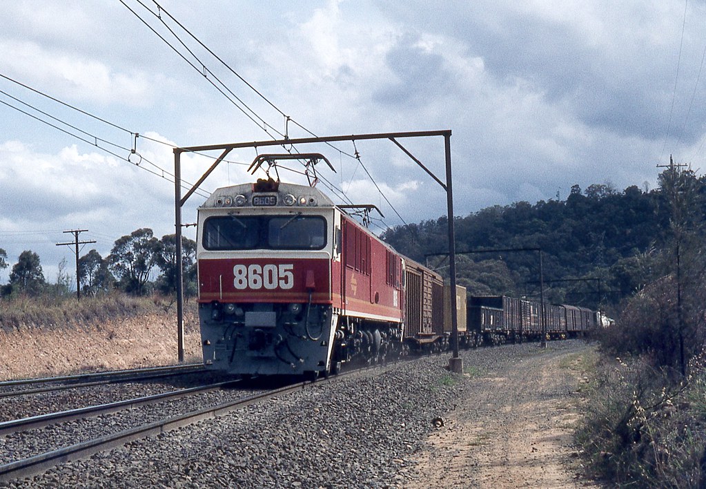 8605 Eastbound freight, Lapstone, NSW.