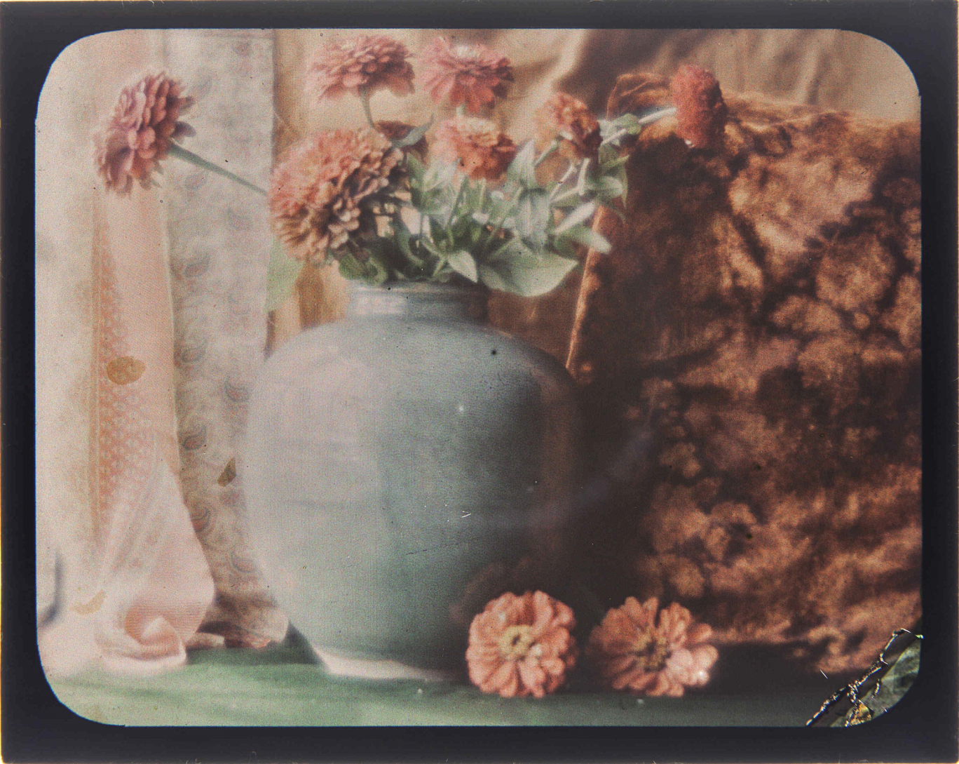 George H. Seeley (1880 – 1955) :: Flowers in a Vase, ca. 1910, autochrome. | src Swann Galleries via Christie's