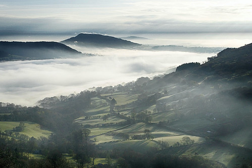 uskvalley gilwernhill wales southwales abergavenny cloud clouds cloudinversion morning mist fog ysgyrydfawr skirrid blorenge blackmountains breconbeacons nationalpark rural nature natural scenic scenery outside outdoor