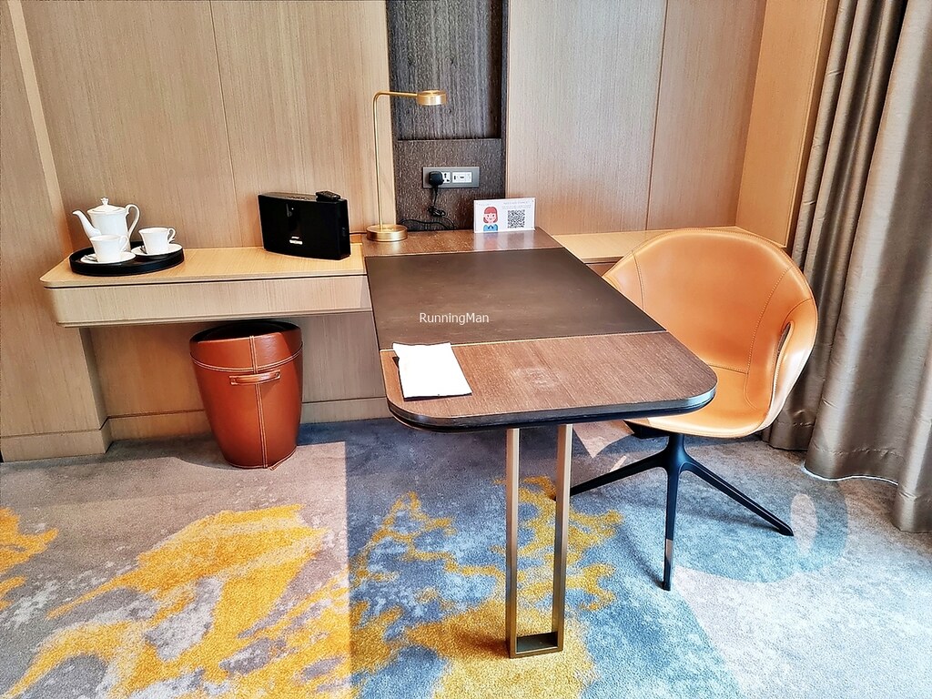 Sofitel Singapore City Centre 03 - Working Desk