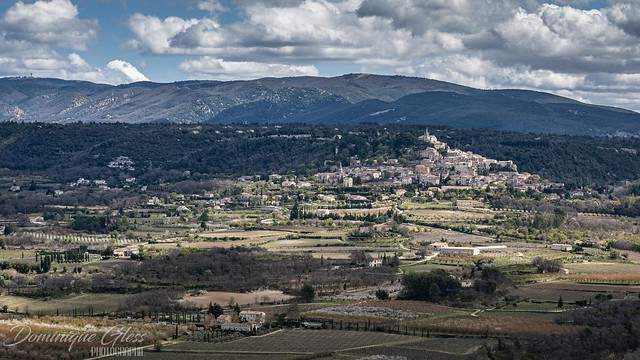 Escapade provençale : vue sur Bonnieux depuis le château de Lacoste