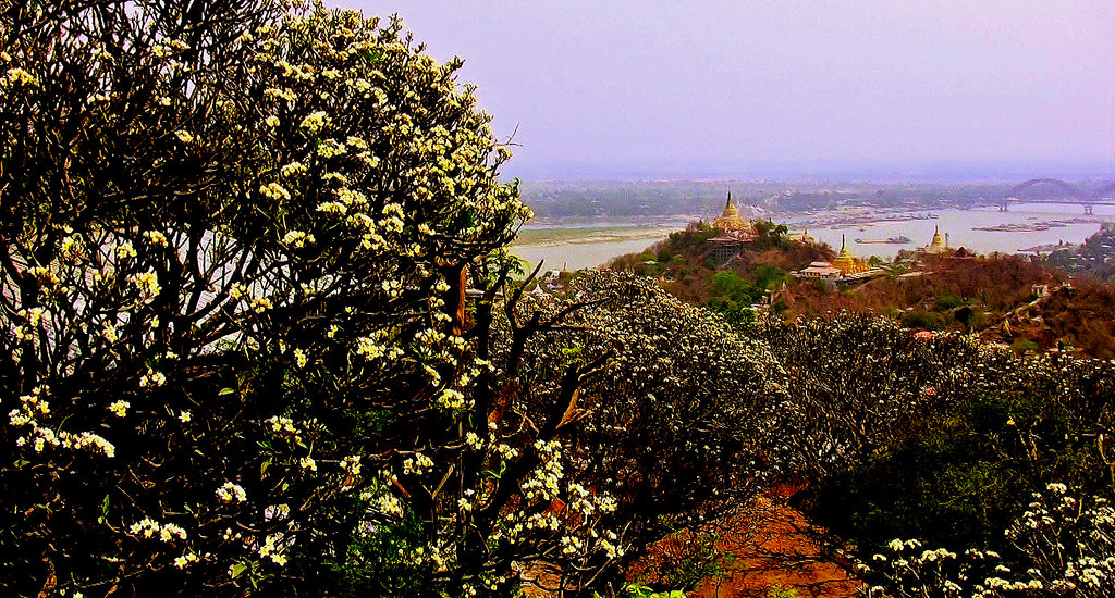 MYANMAR, Burma ,eine herrliche Aussicht von der Swan-OO-Pon-Nya-Pagode in Mandalay-Sagaing, 78747/20640