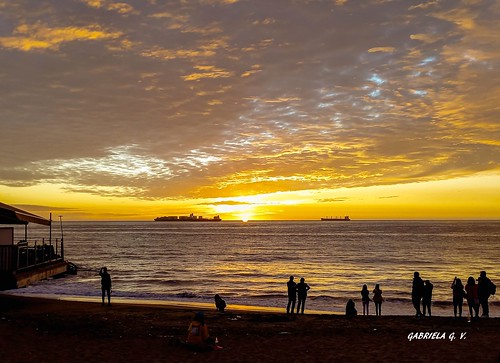 sunset clouds beach people contraluz yellow sky viñadelmarchile valparaisochile boats sun nature samsunga32