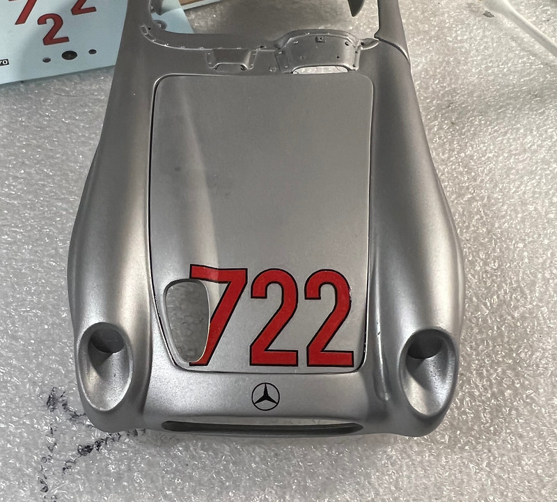 [REVELL] MERCEDES BENZ 300 SLR Mille milles 1955 numéro 722  pilotée par Sir Stirling MOSS Réf 7204 - Page 2 52023505473_84c423521d_c