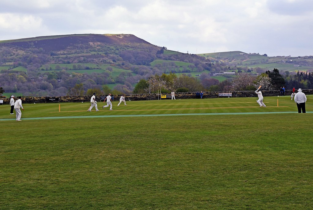 Scholes CC: Fine view at Chapelgate above Holmfirth