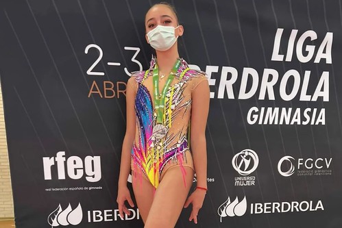 La gimnasta agüimense Aldara Suárez con la medalla conquistada en Almussafes