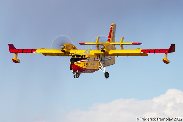 Gouvernement du Quebec / Canadair CL-415 SuperScooper / C-GQBD / YQB