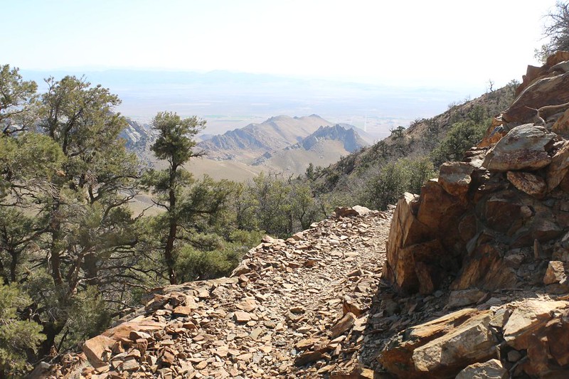 Awesome trail as the PCT traverses south, high above Indian Wells Canyon, with hazy views out into the east