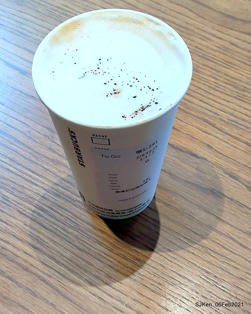 「 星巴克草山門市 」(Starbucks Coffee Yang-Min Mountain store), Feb 6, 2022, SJKen.
