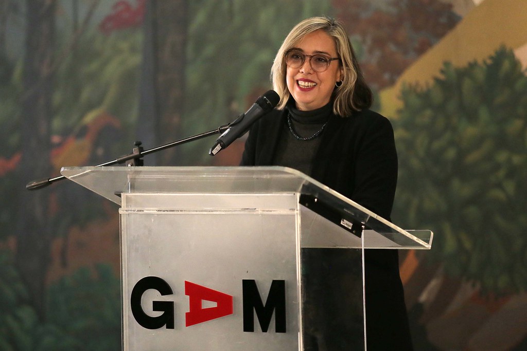 Subsecretaria Andrea Gutiérrez Vásquez asiste a la muestra Trama y Urdimbre en el GAM