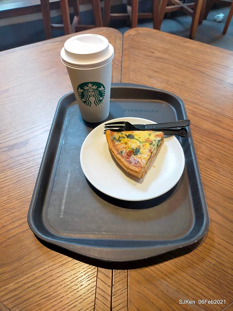 「 星巴克草山門市 」(Starbucks Coffee Yang-Min Mountain store), Feb 6, 2022, SJKen.