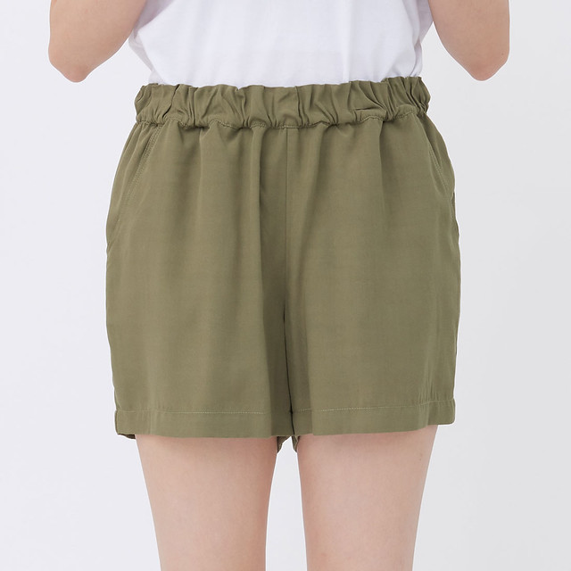 棉．麻 女短褲/五分褲 綠色 - Collin 好舒服輕柔光澤口袋鬆緊短褲 橄綠