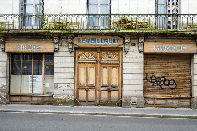 facade in Tours