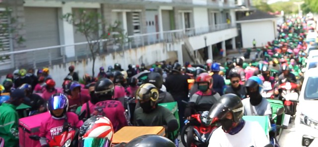 Eskayvie Bersama Pak Nil Edarkan 500 Bingkisan Raya Untuk 'Wira Jalanan