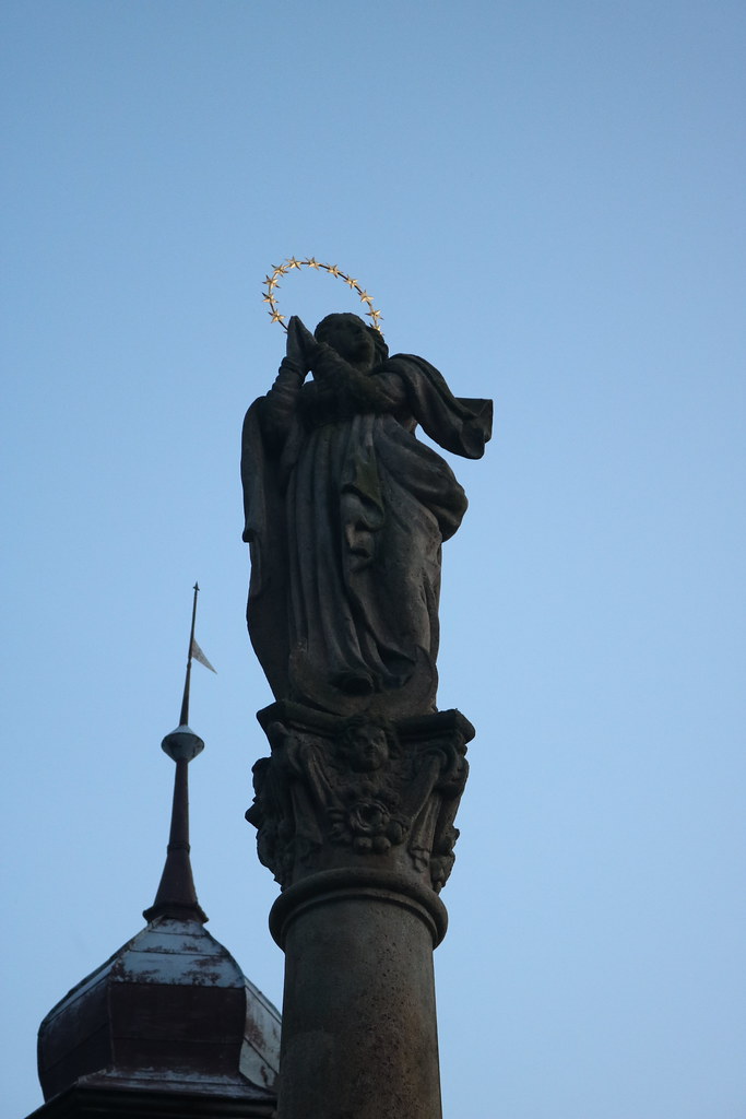 sloup se sochou Panny Marie ve Vitčicích