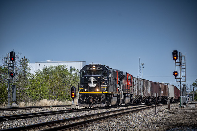 CN A408 Arrives at Centralia, IL