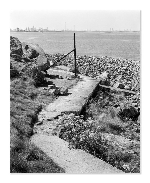 Path and Post - South Gare HP5+ : 5x4