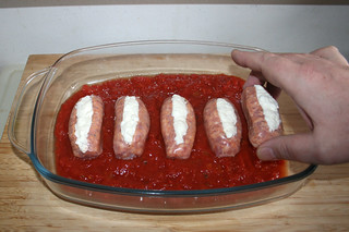 05 - Put stuffed sausages in sauce / Gefüllte Salsiccia in Sauce legen
