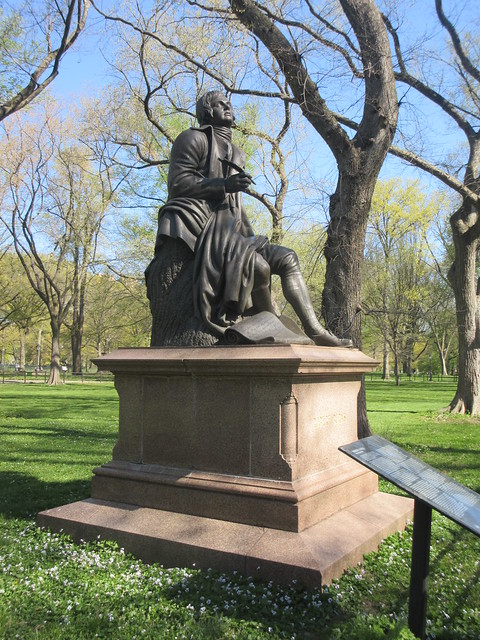 2022 Statue Poet Robert Burns Sitting on Tree Stump 3053