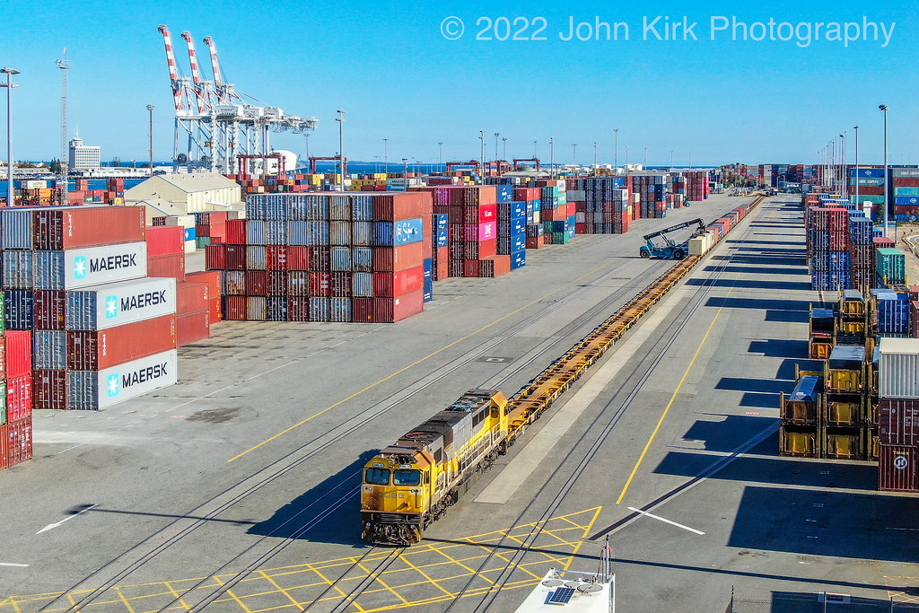 Quay Rails Stripping QUBE at the Port (2022) | GML10 at North Quay Rail… | Flickr