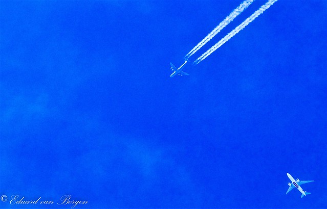 USAF Lockheed C5-M Super Galaxy at 10500m (34459ft)  flying over an Emirates SkyCargo Boeing 777-F1H at 8300m (27230ft) - flightradar24.