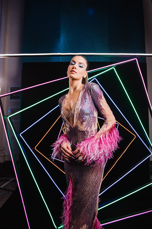 Camila Queiroz e time de beldades, brilham usando peças da Intimissimi no Baile da Vogue