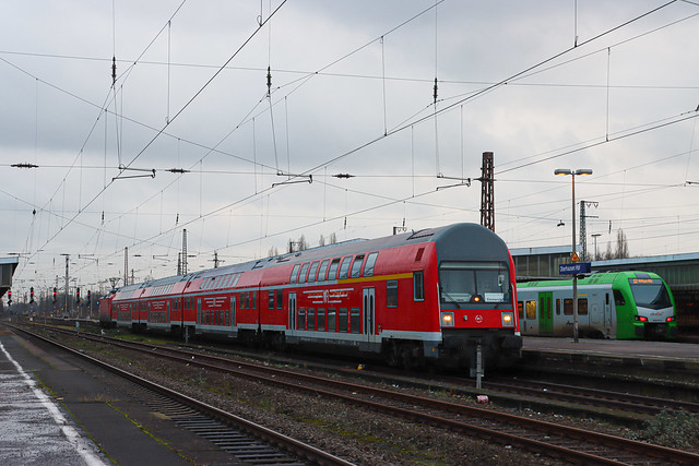 DABuzfa 760 mit 112 als RE19 Verstärkerzug in Oberhausen Hbf