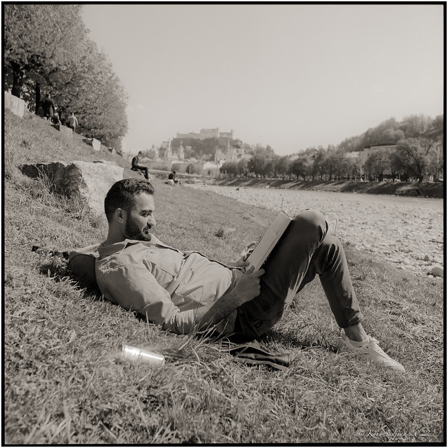 Relaxing at the river_Hasselblad 503cx