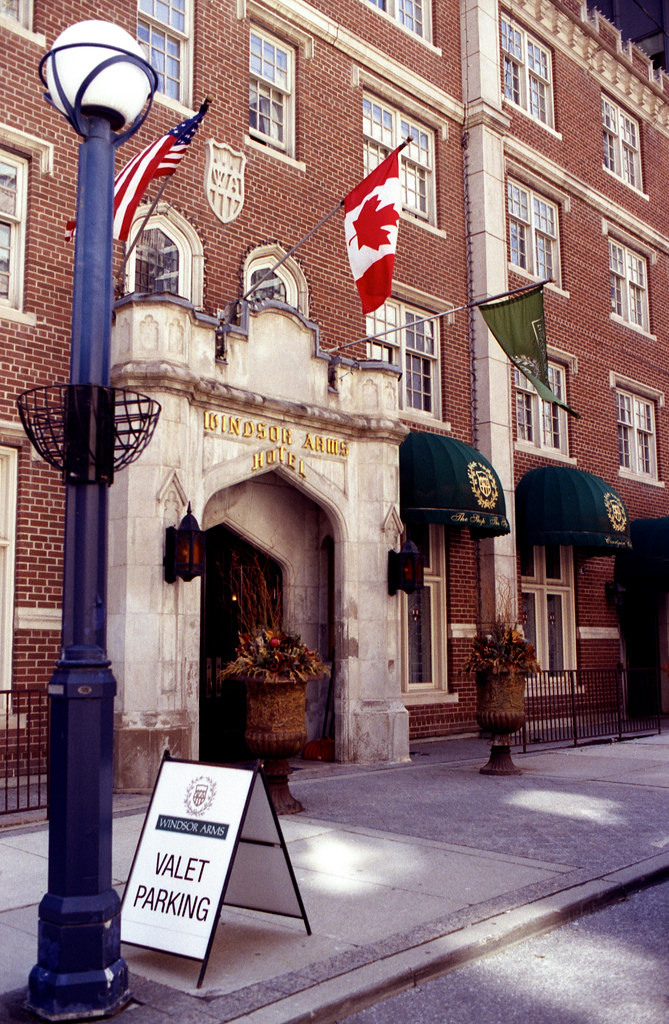 Windsor Arms Entrace and Lampost_