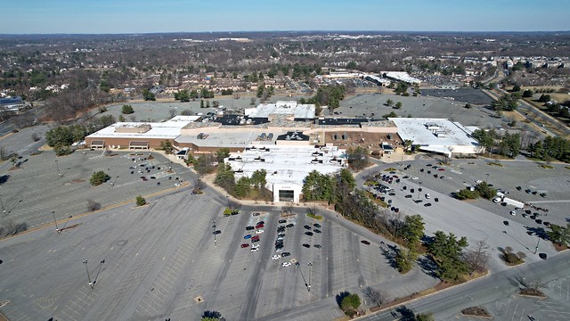Aerial view of Lakeforest Mall [01]