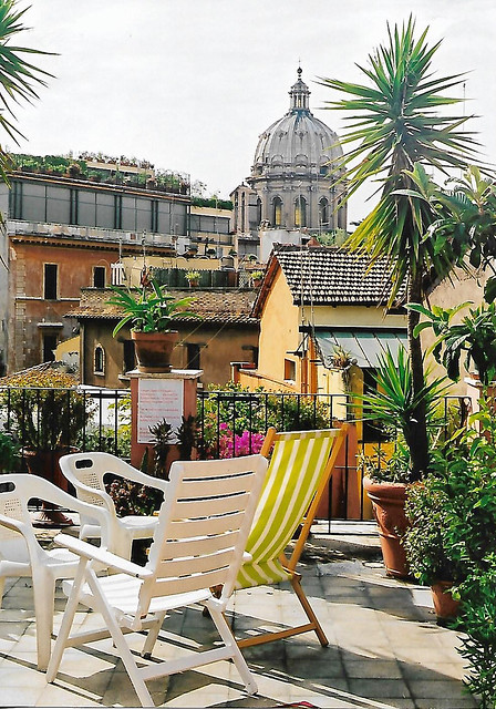 Roma, Via del Biscione, Hotel Sole & Kuppel von Sant'Andrea della Valle