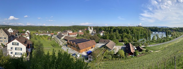 Blick von der Bergkirche Rheinau auf das Kloster Rheina und den Rhein