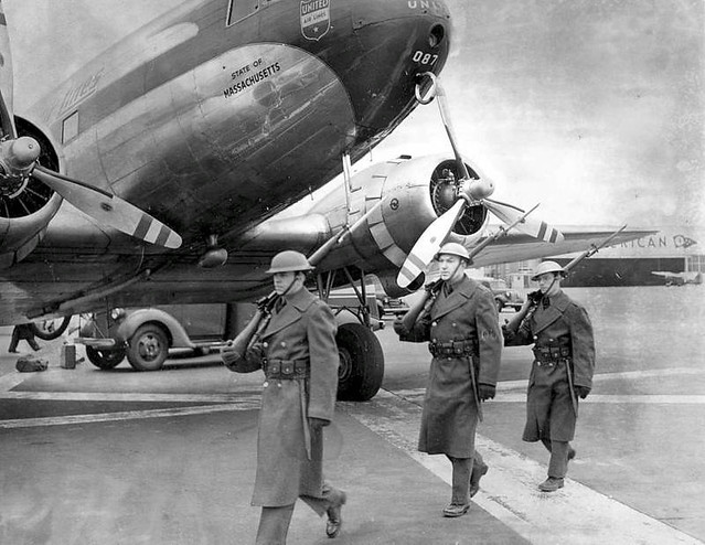 Chicago Municipal Airport - United Air Lines - DC-3