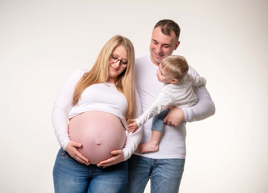 Schwangerschafts Fotoshooting mit ganz viel Liebe im Bauch