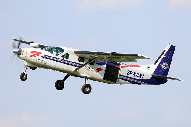 Skydive Warsaw Cessna C208 Caravan SP-WAW departing EPNC