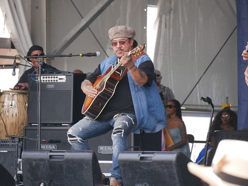 Leo Nocentelli on the Gentilly Stage. Photo by Louis Crispino.