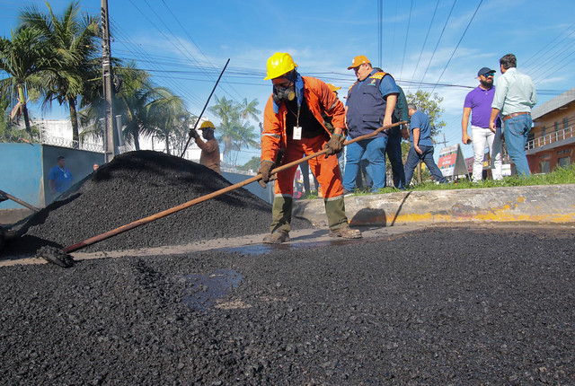 6.5.2022 - Asfalta Manaus completa uma semana com mais de 350 ruas recuperadas em todas as zonas